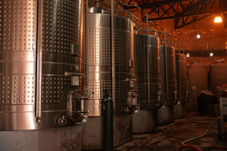 Isolering og indvendig beklædning af skur